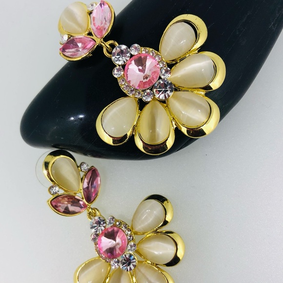 Pink Ivory Gold Clutter Teardrop Earrings - Picture 4 of 10